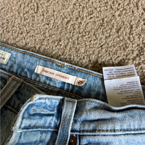 Levi's Light Blue Women's Jeans - Picture 2 of 3